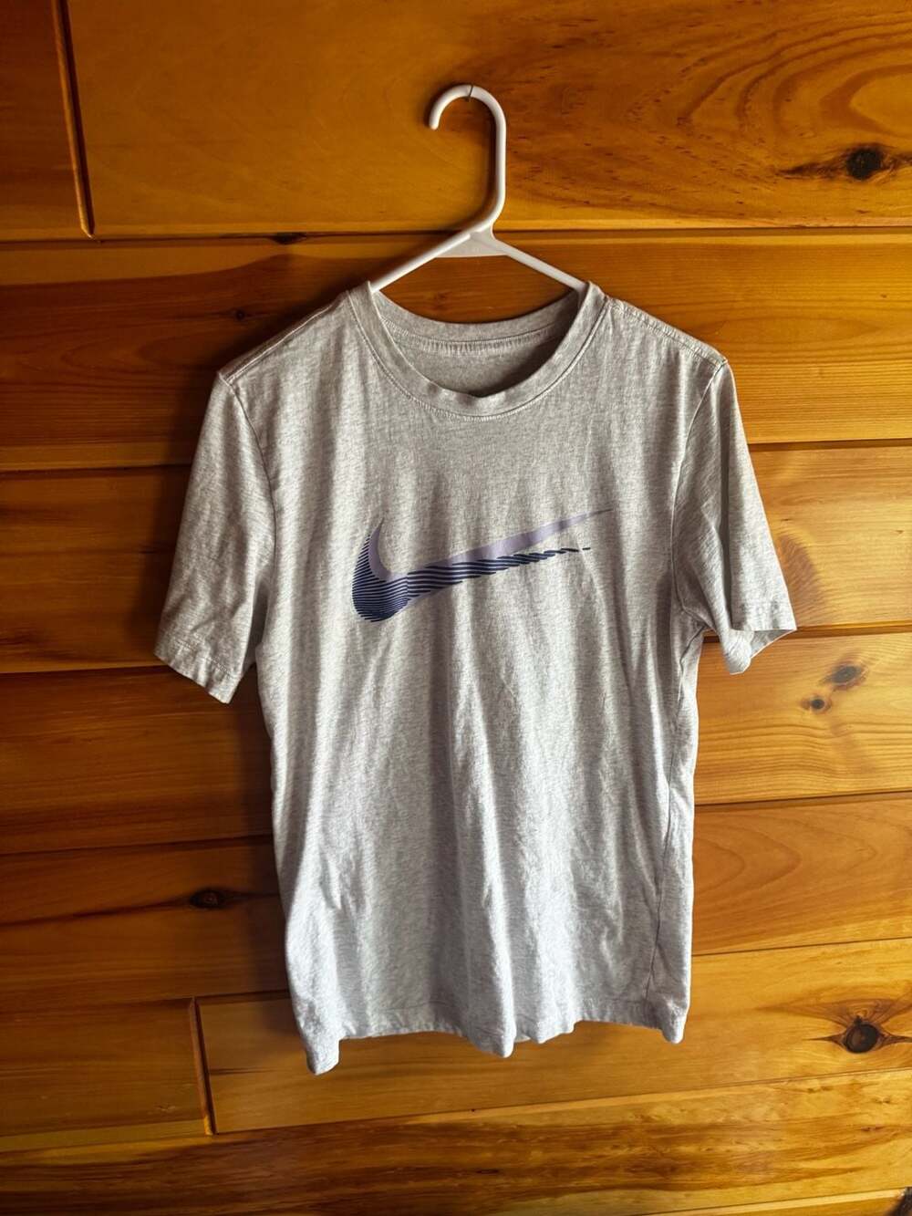 Nike Center Swoosh T-Shirt Gray Small Athletic Graphic Tee